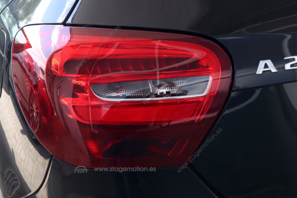 Kit luces traseras LED Mopf restyling para Mercedes Benz Clase A W176 con faros halógenos
