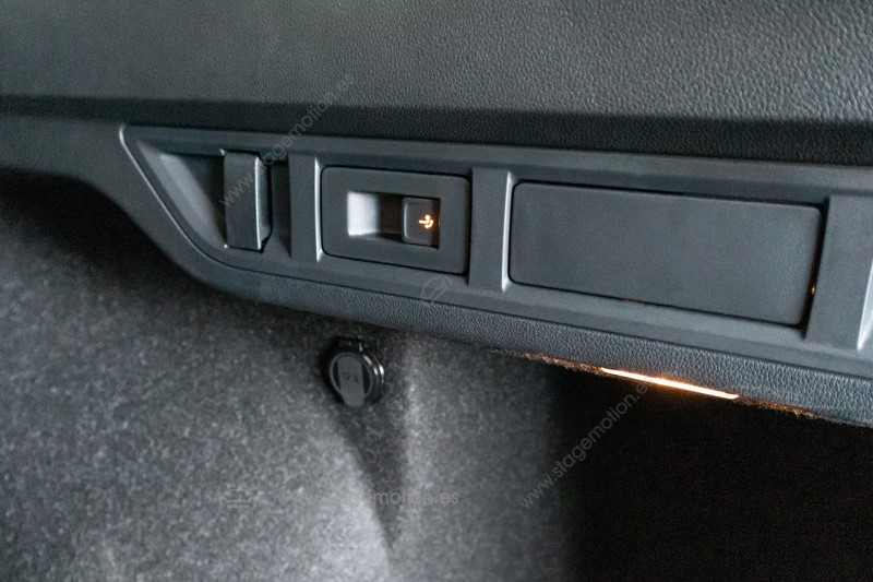 Interruptor para enganche de remolque giratorio para Skoda Octavia NX